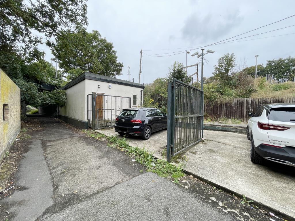 Lot: 143 - DETACHED COMMERCIAL BUILDINGS WITH PLANNING FOR NEW FLATS AND OFFICE UNIT - Existing Second Building